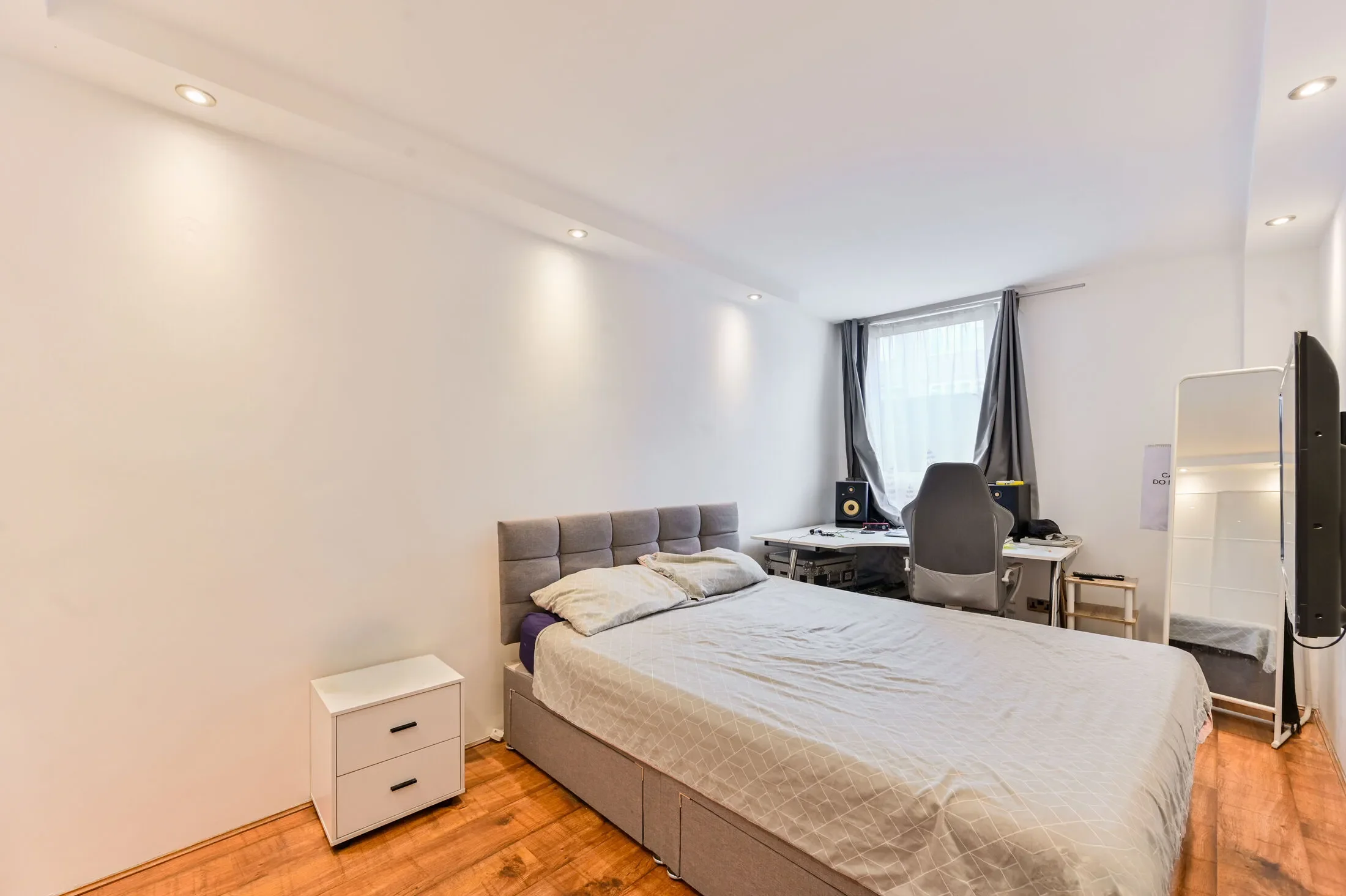 Flat Wallis Close in Greater London