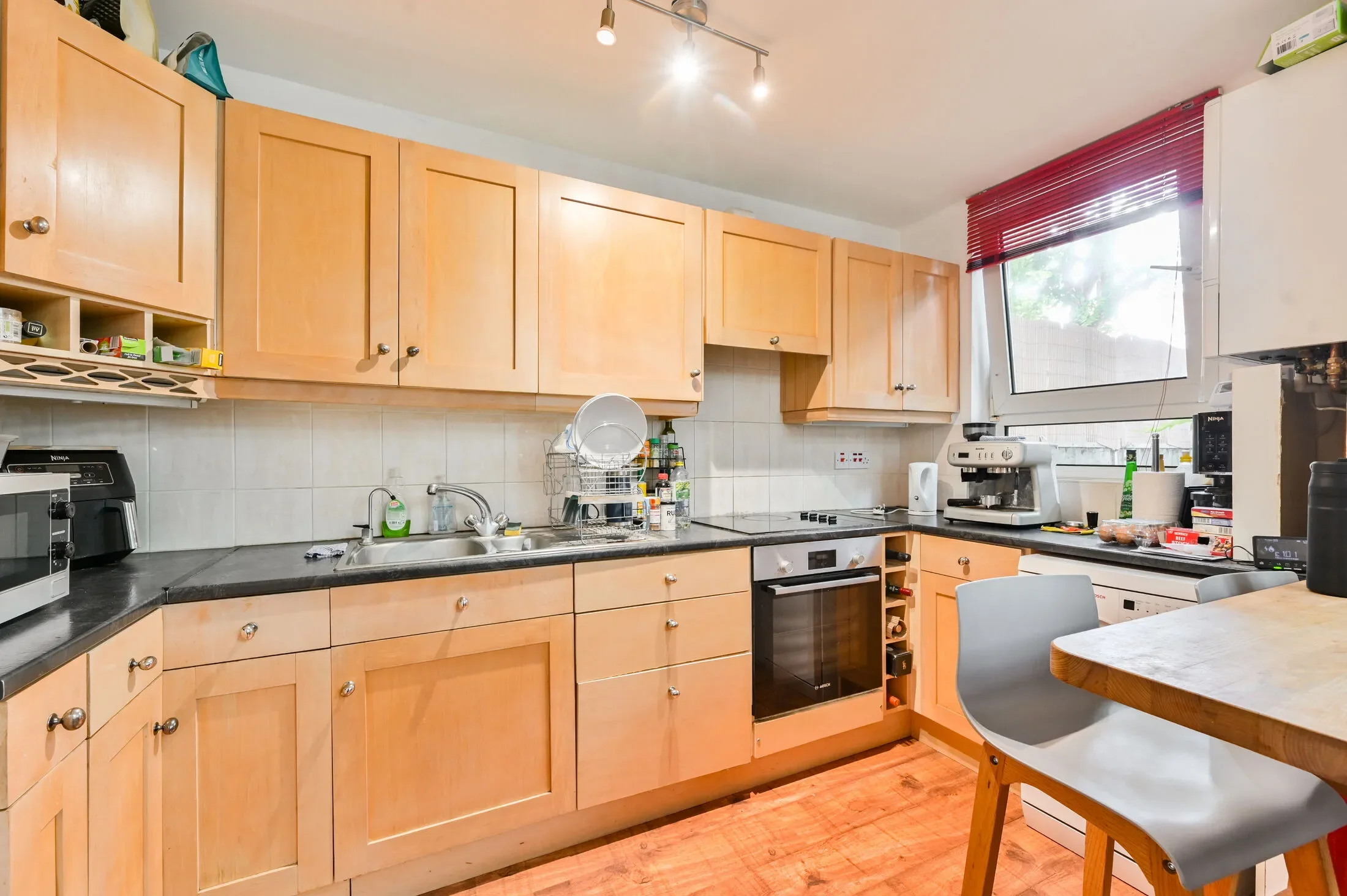 Flat Wallis Close in Greater London