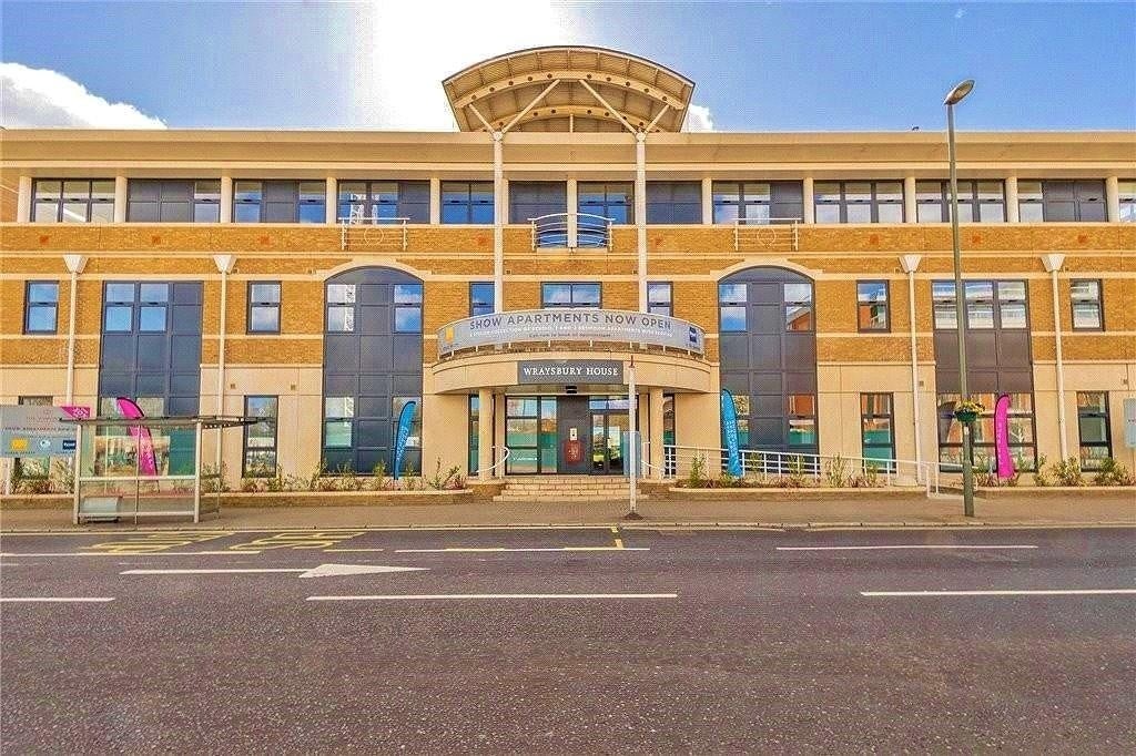 Flat London Road in Borough of Spelthorne