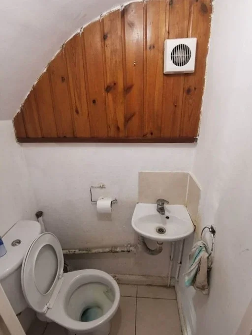 Room Bonnersfield Lane in Greater London