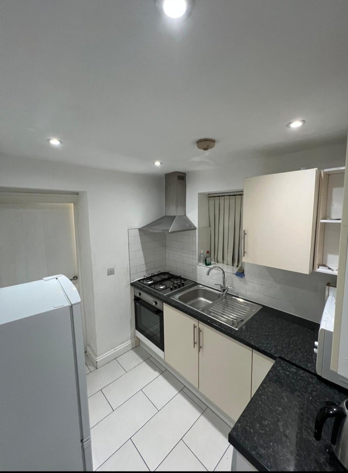 Flat Kitchener Road in High Wycombe