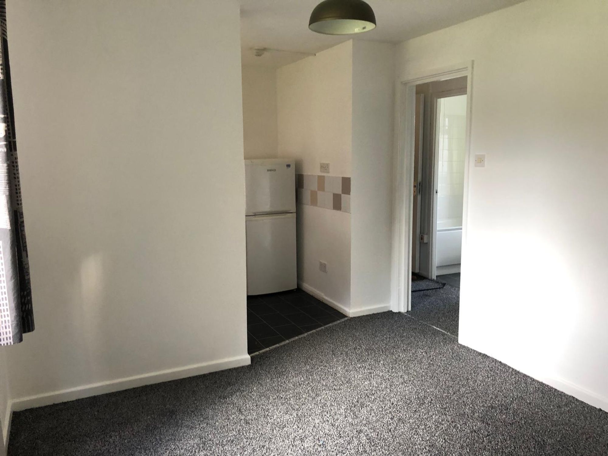 Flat Collingwood Avenue in Newport
