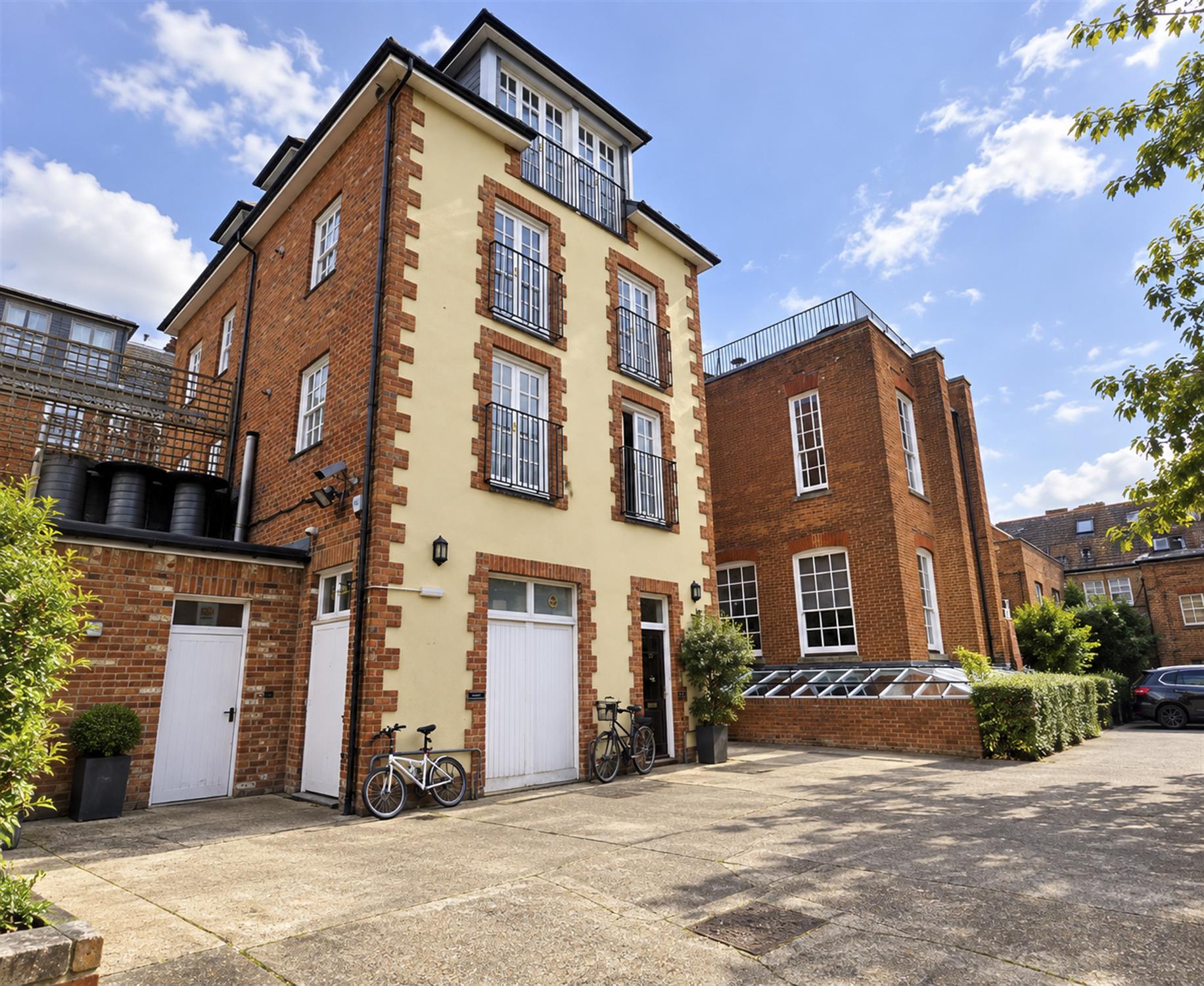 Flat Jewry Street in Winchester