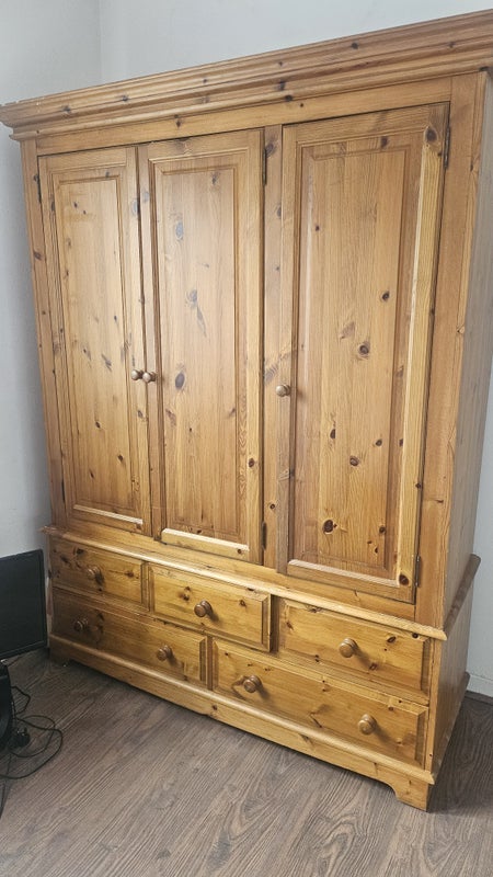 Room Deverell Street in Greater London