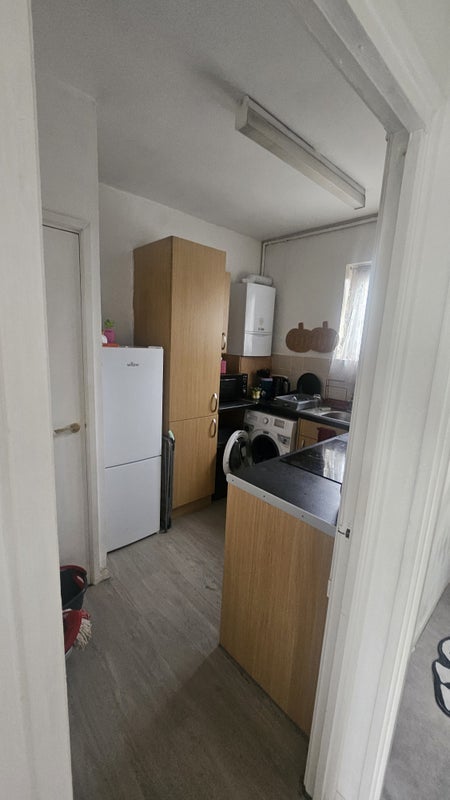 Room Deverell Street in Greater London