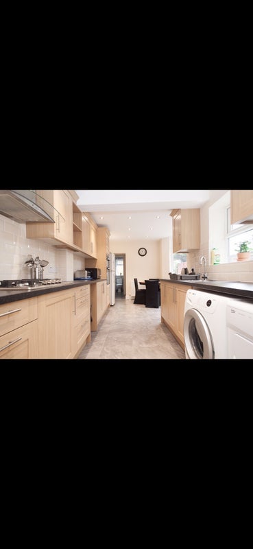 Room Waverley Road in Greater London