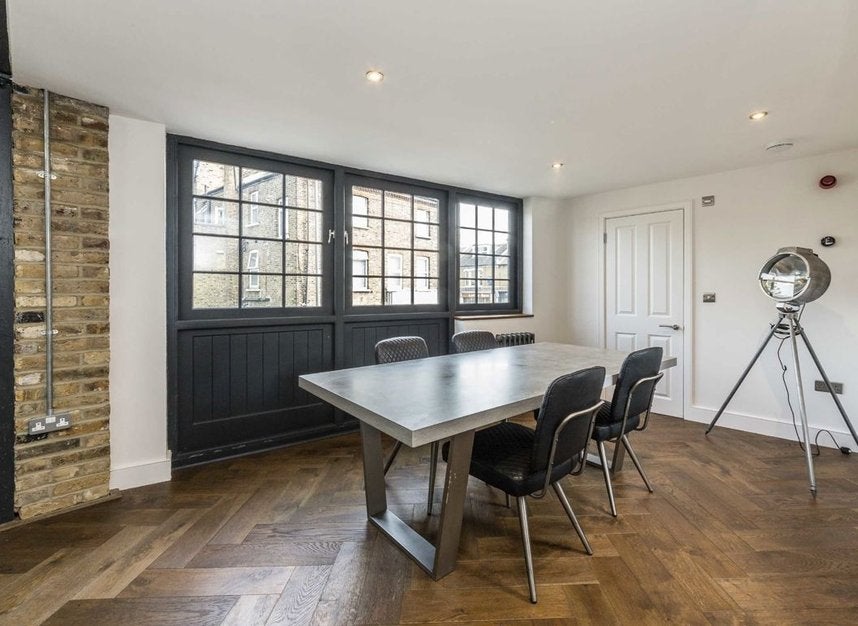 Flat Edgel Street in Greater London