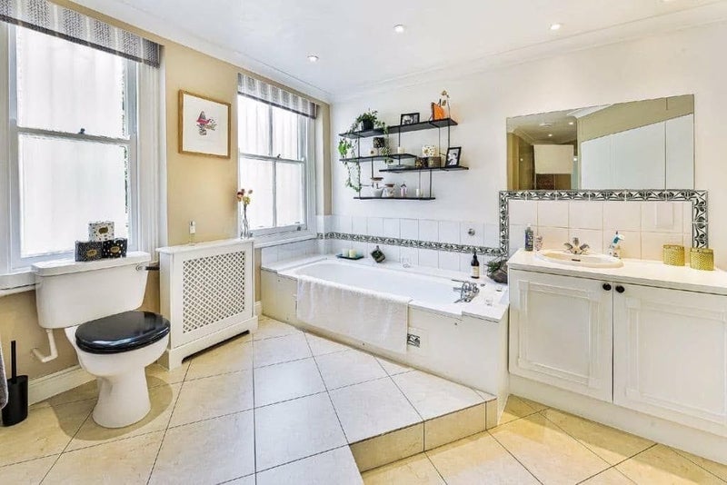 Room Beaumont Crescent in Greater London