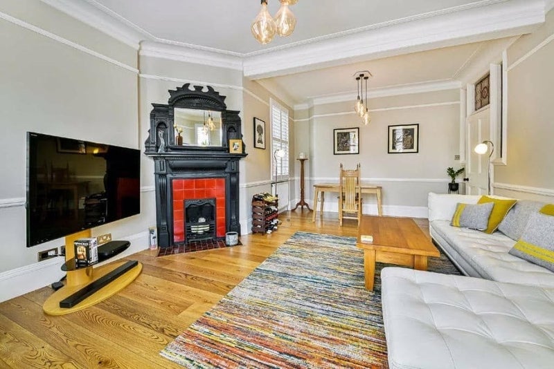 Room Beaumont Crescent in Greater London