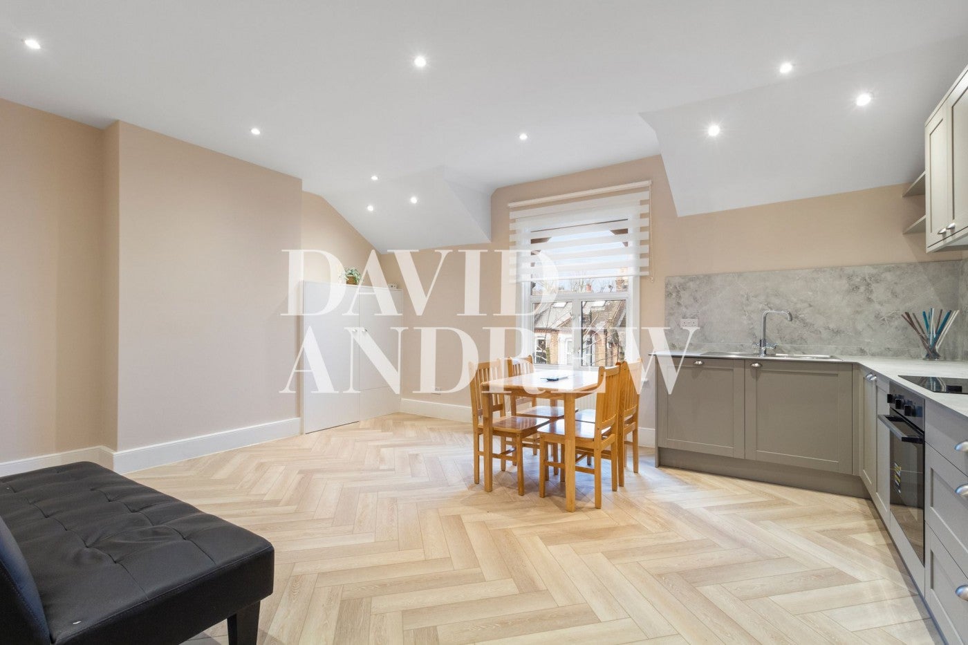 Flat Highbury Park in Greater London