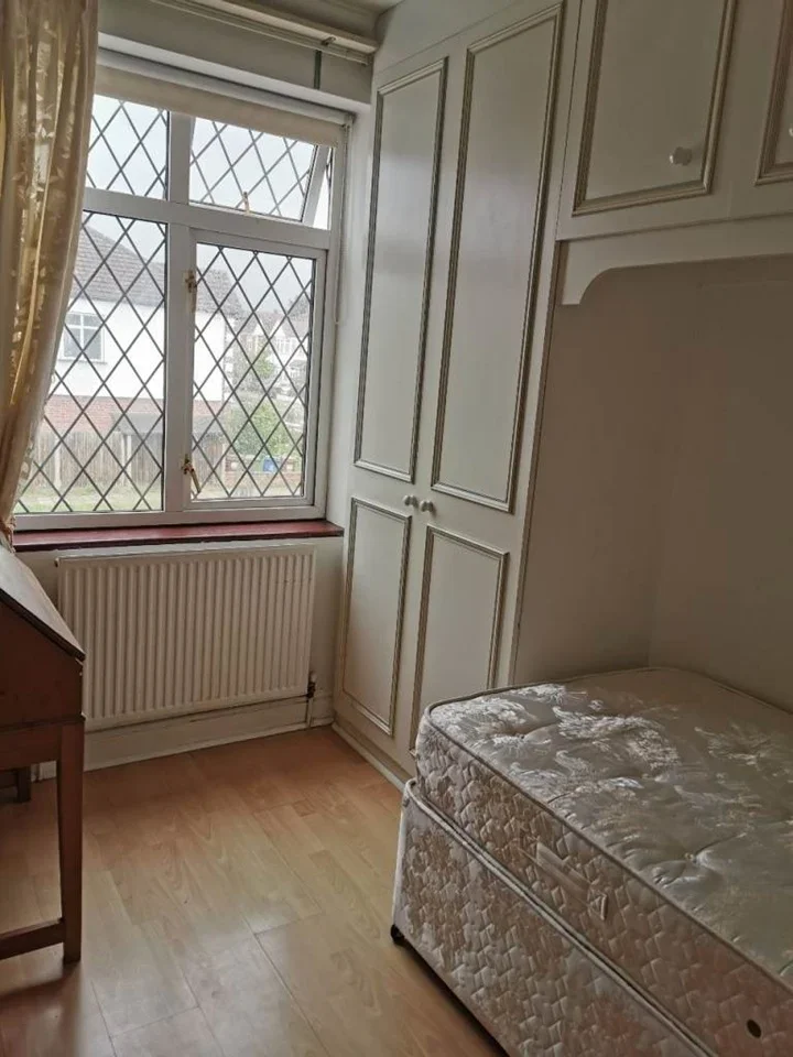 Room Becmead Avenue in Greater London