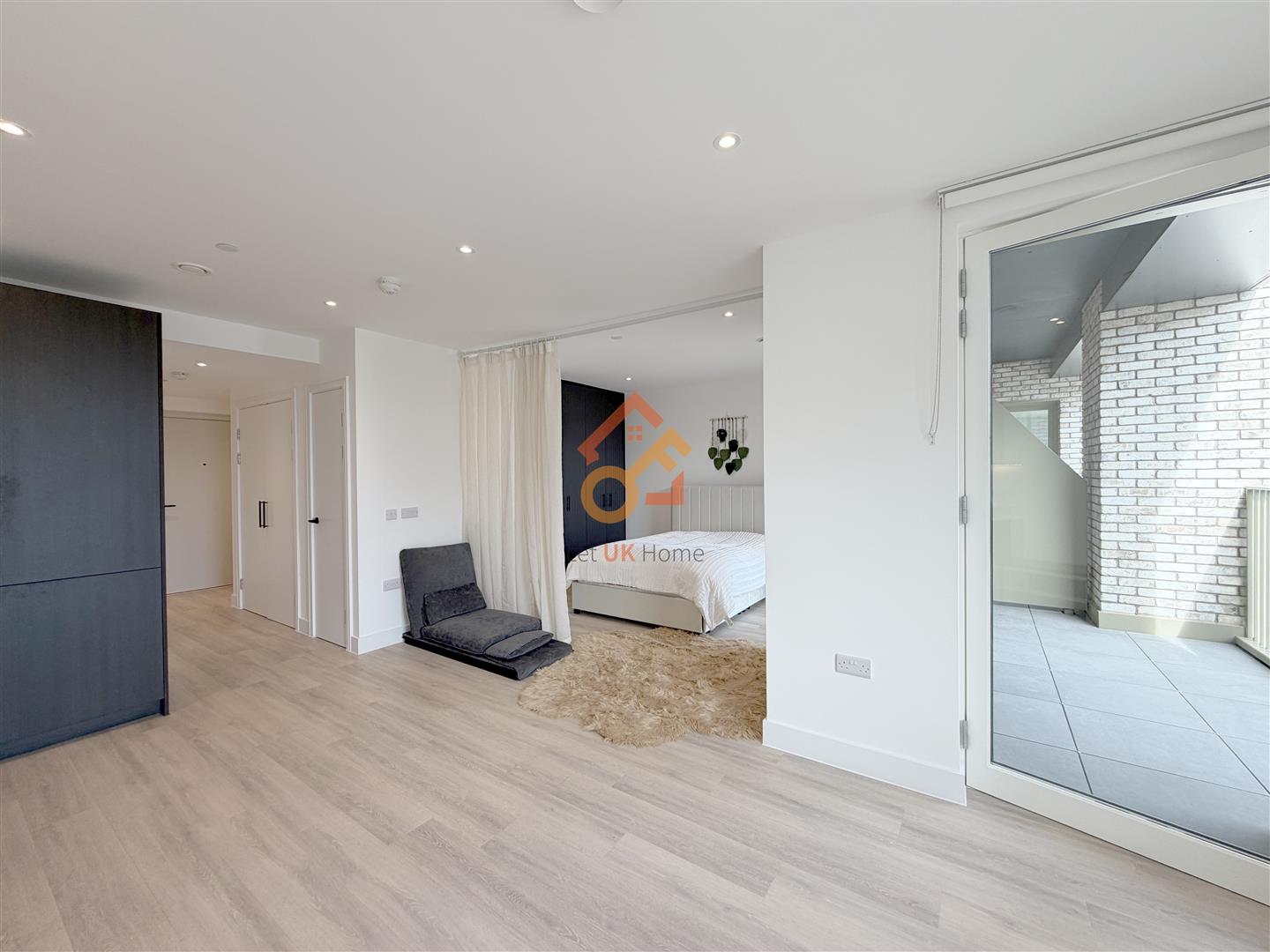 Flat Clarendon Path in London