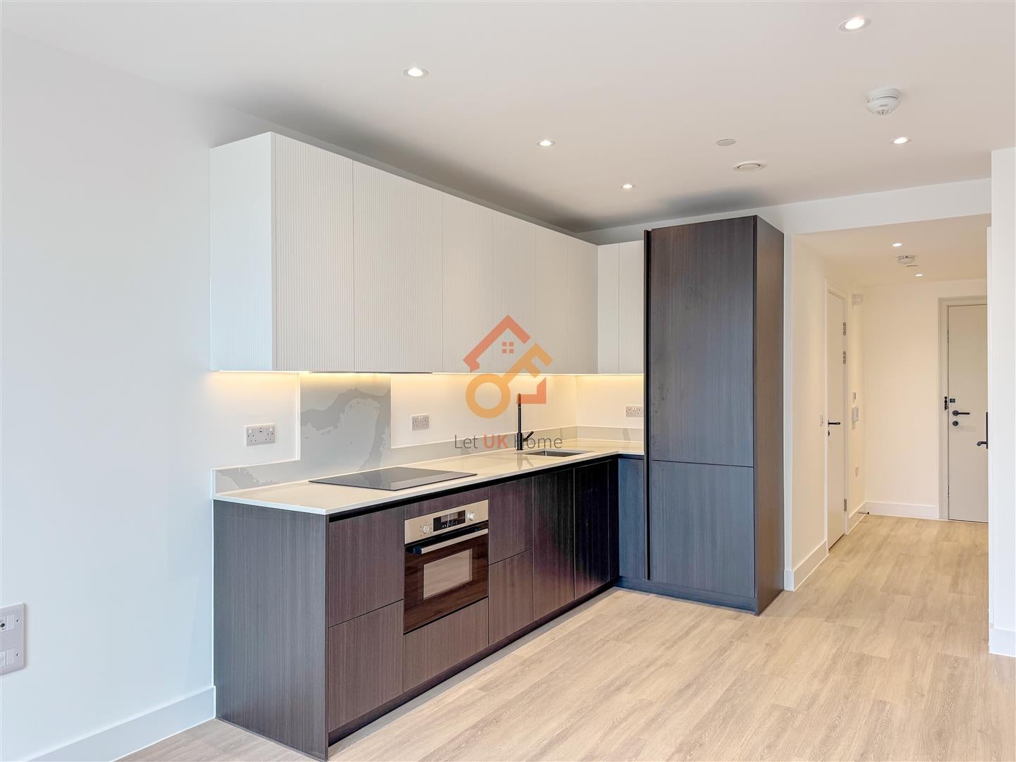 Flat Clarendon Path in London