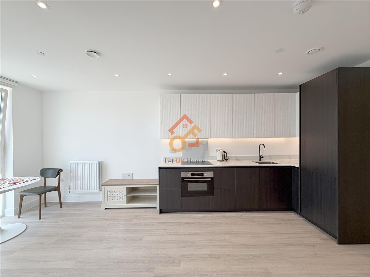Flat Clarendon Path in London