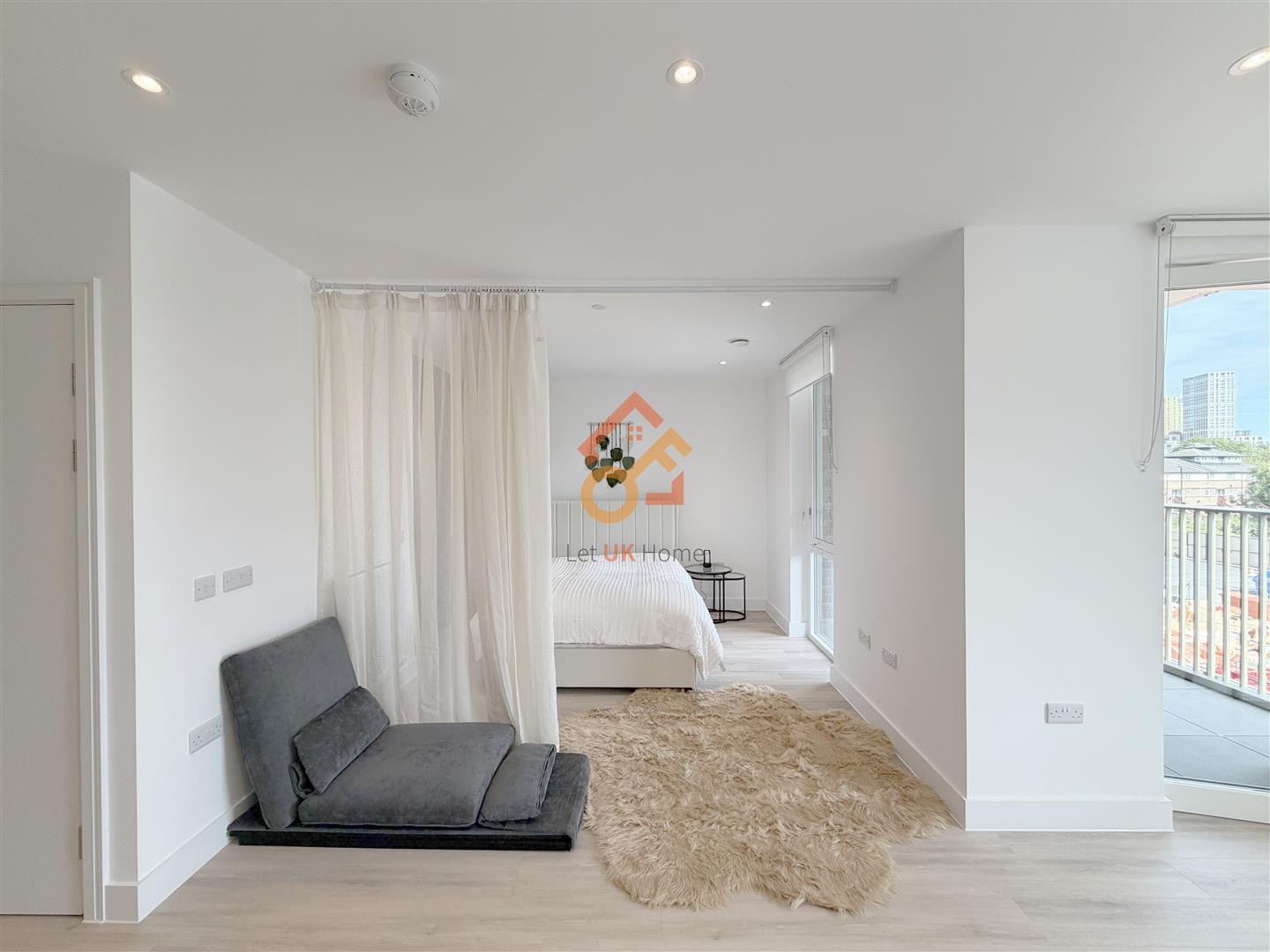 Flat Clarendon Path in London