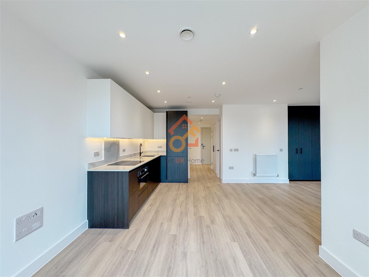 Flat Clarendon Path in London
