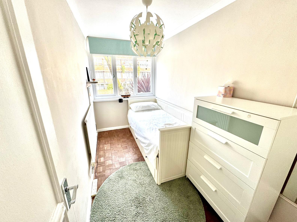Flat Carey Gardens in Greater London