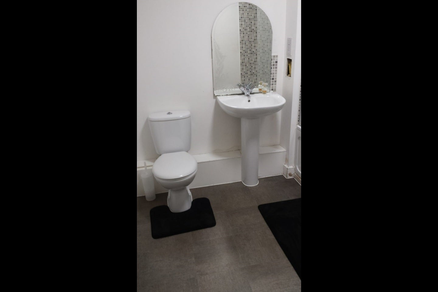 Room Honour Gardens in Greater London