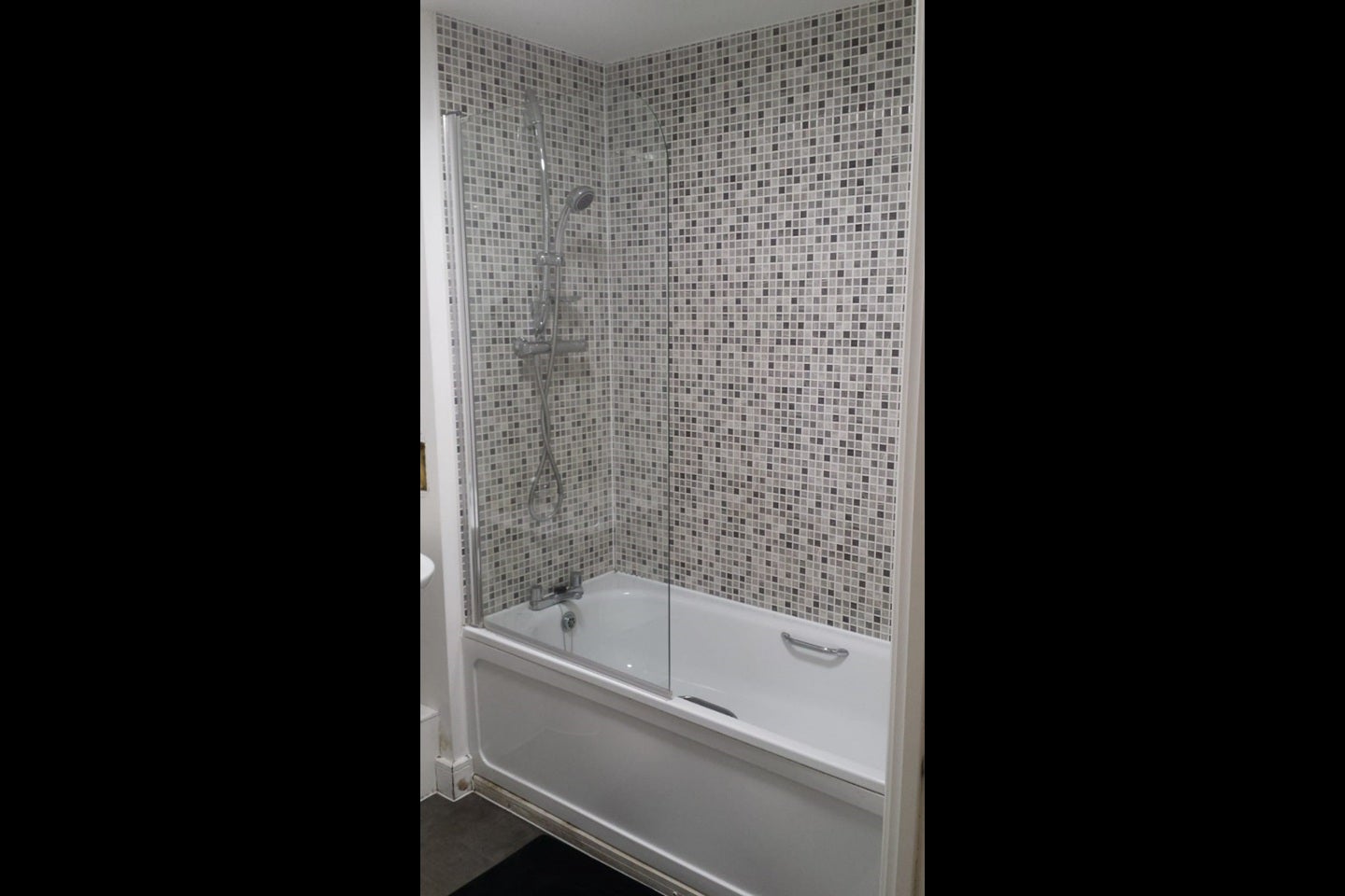 Room Honour Gardens in Greater London