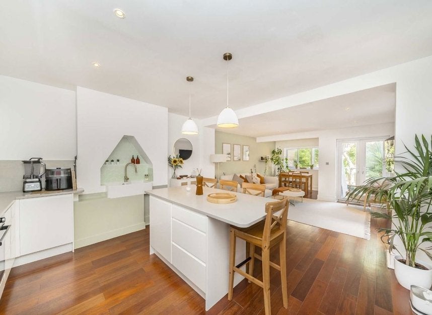 Flat Concanon Road in Greater London