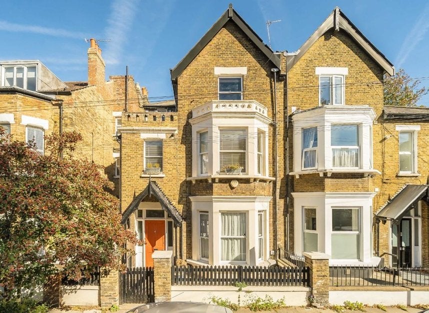 Flat Concanon Road in Greater London