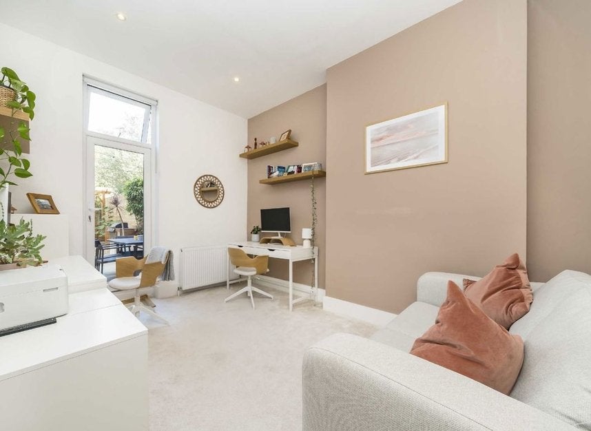 Flat Concanon Road in Greater London