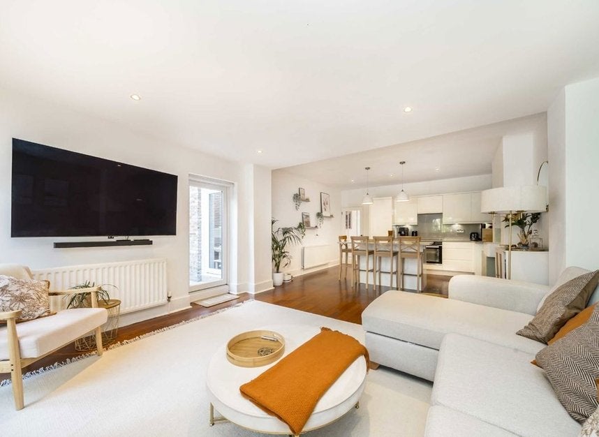 Flat Concanon Road in Greater London