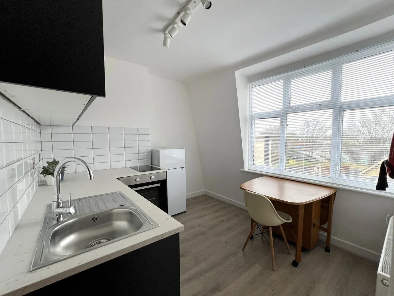Flat Stafford Road in Greater London