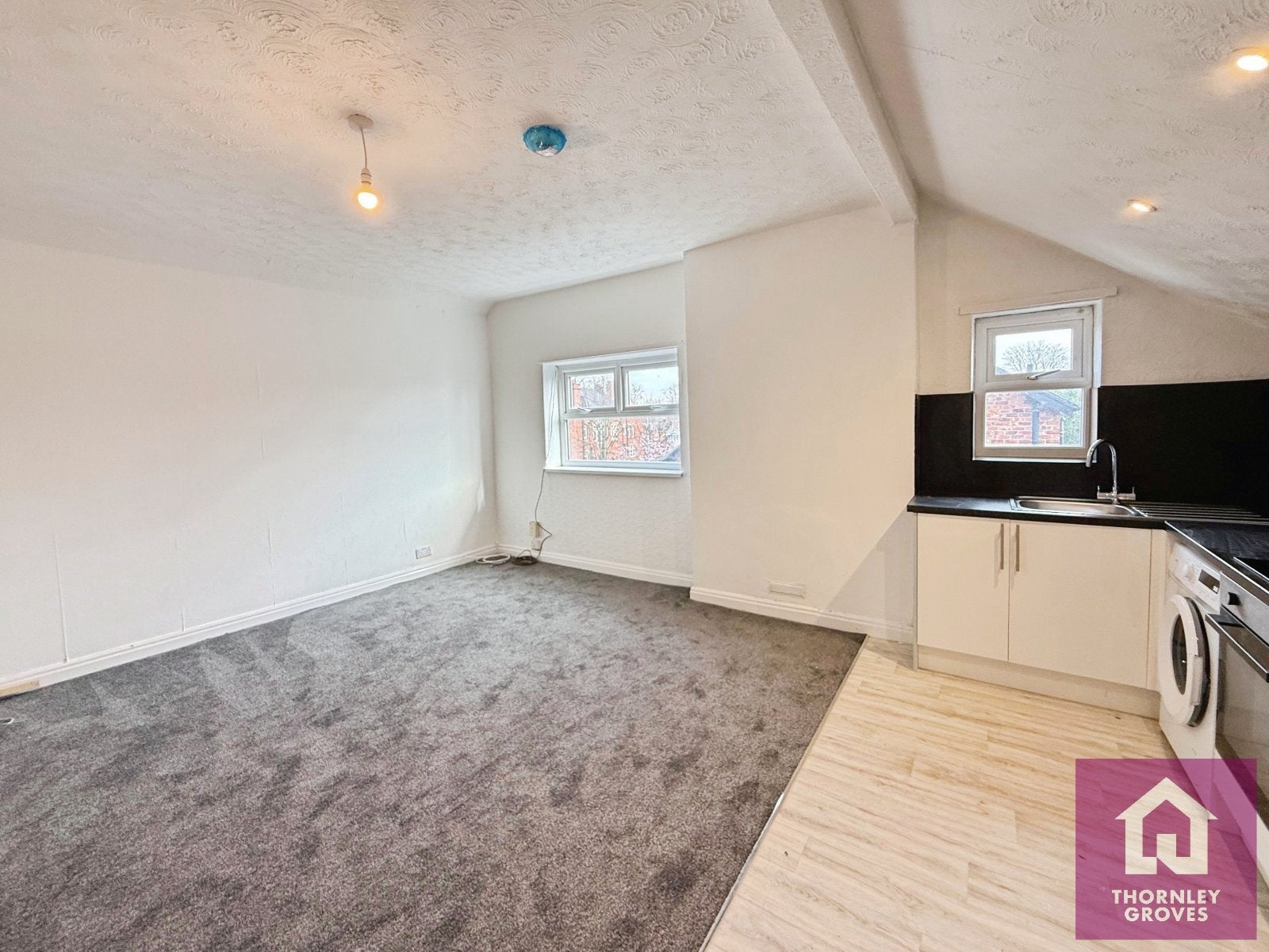 Flat Belgrave Crescent in Manchester