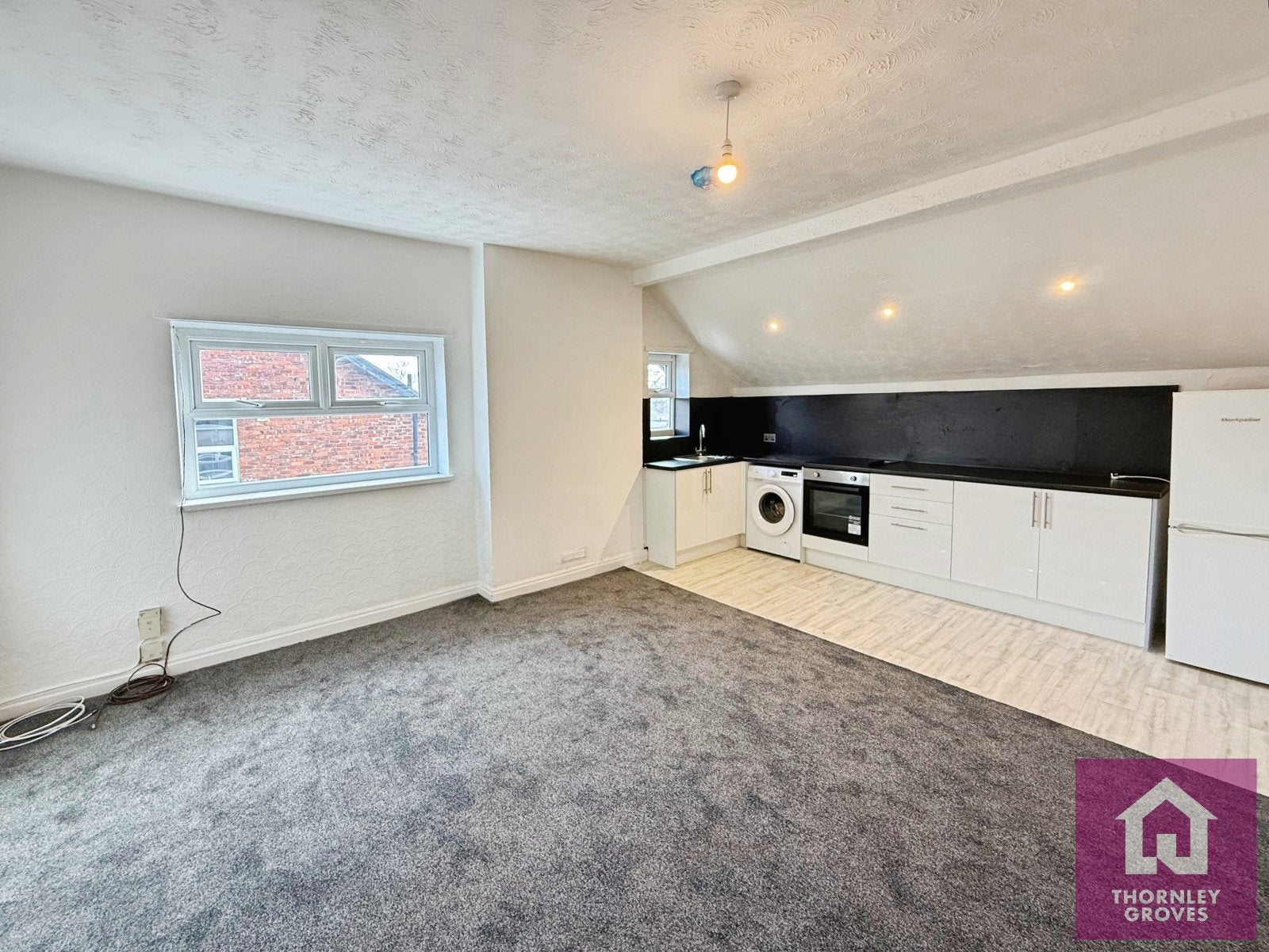 Flat Belgrave Crescent in Manchester