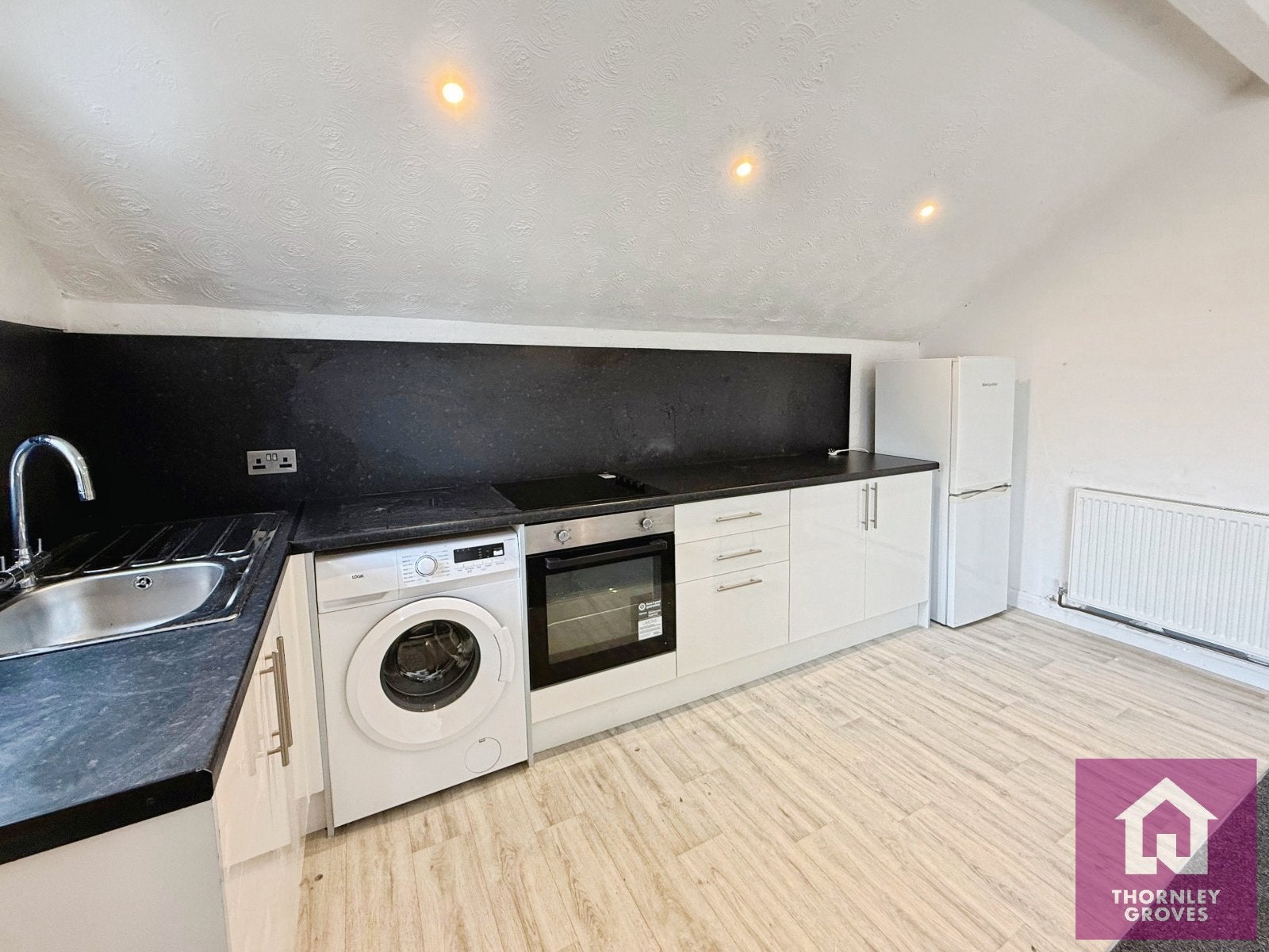 Flat Belgrave Crescent in Manchester