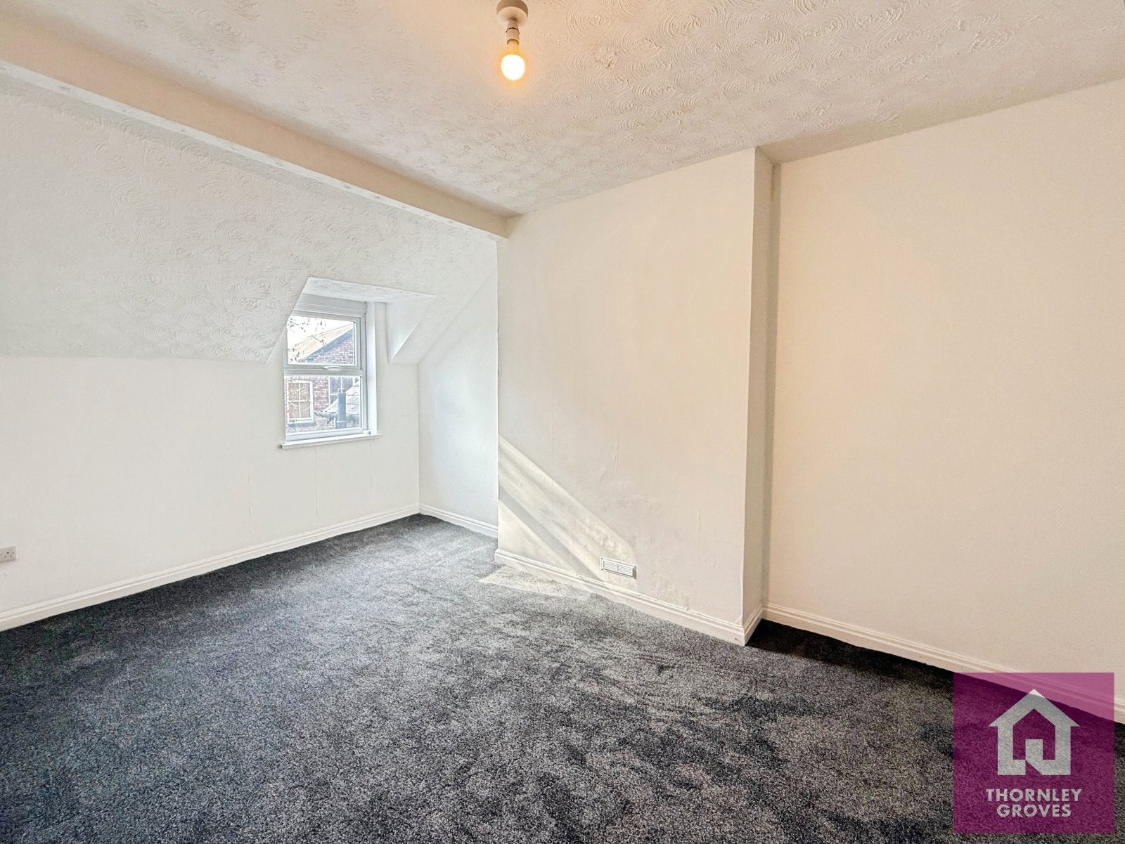 Flat Belgrave Crescent in Manchester