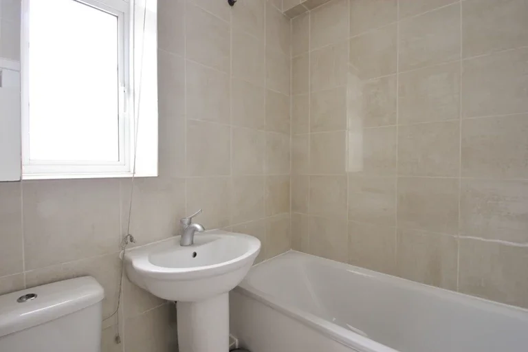 Flat Hammersmith Road in Greater London