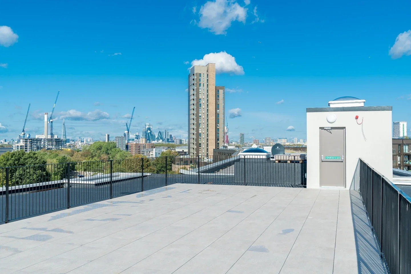 Flat Arklow Road in Greater London
