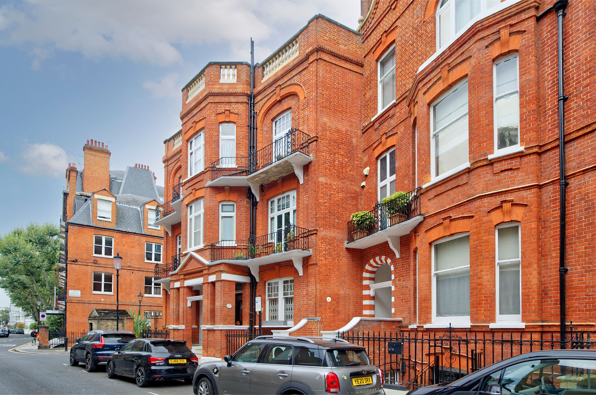 Flat Fellows Road in Greater London