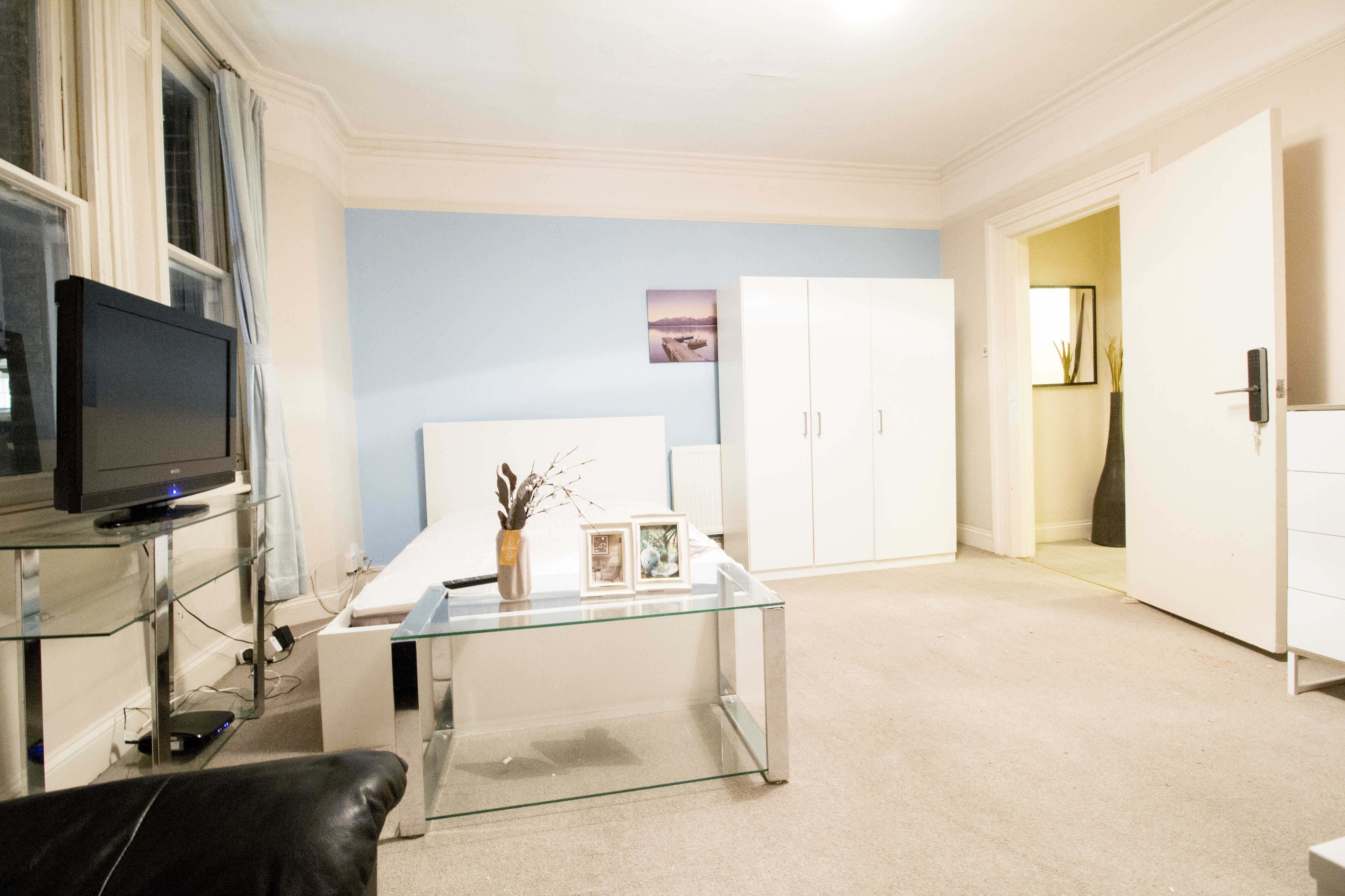 Flat Kenway Road in Greater London