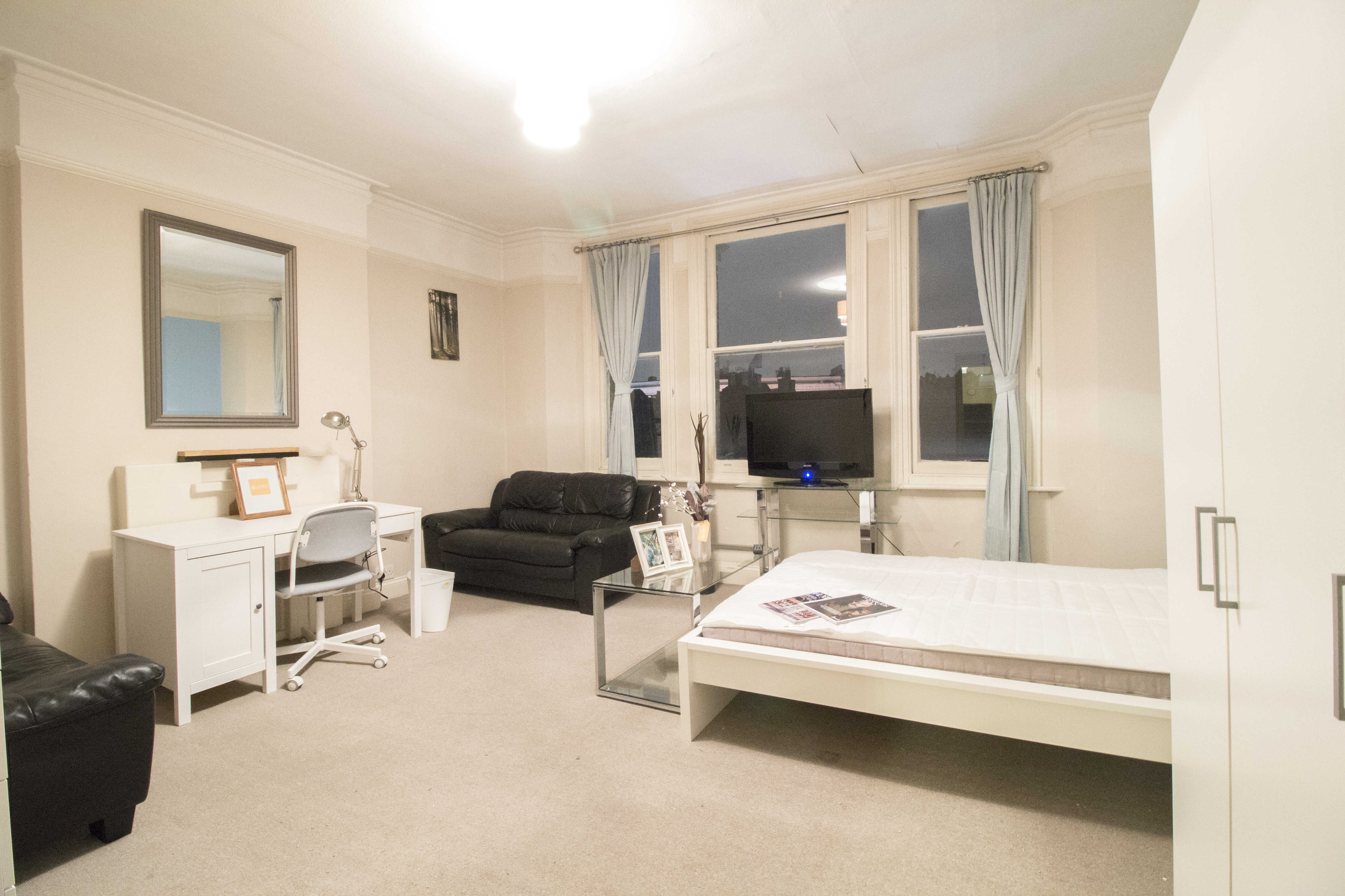 Flat Kenway Road in Greater London