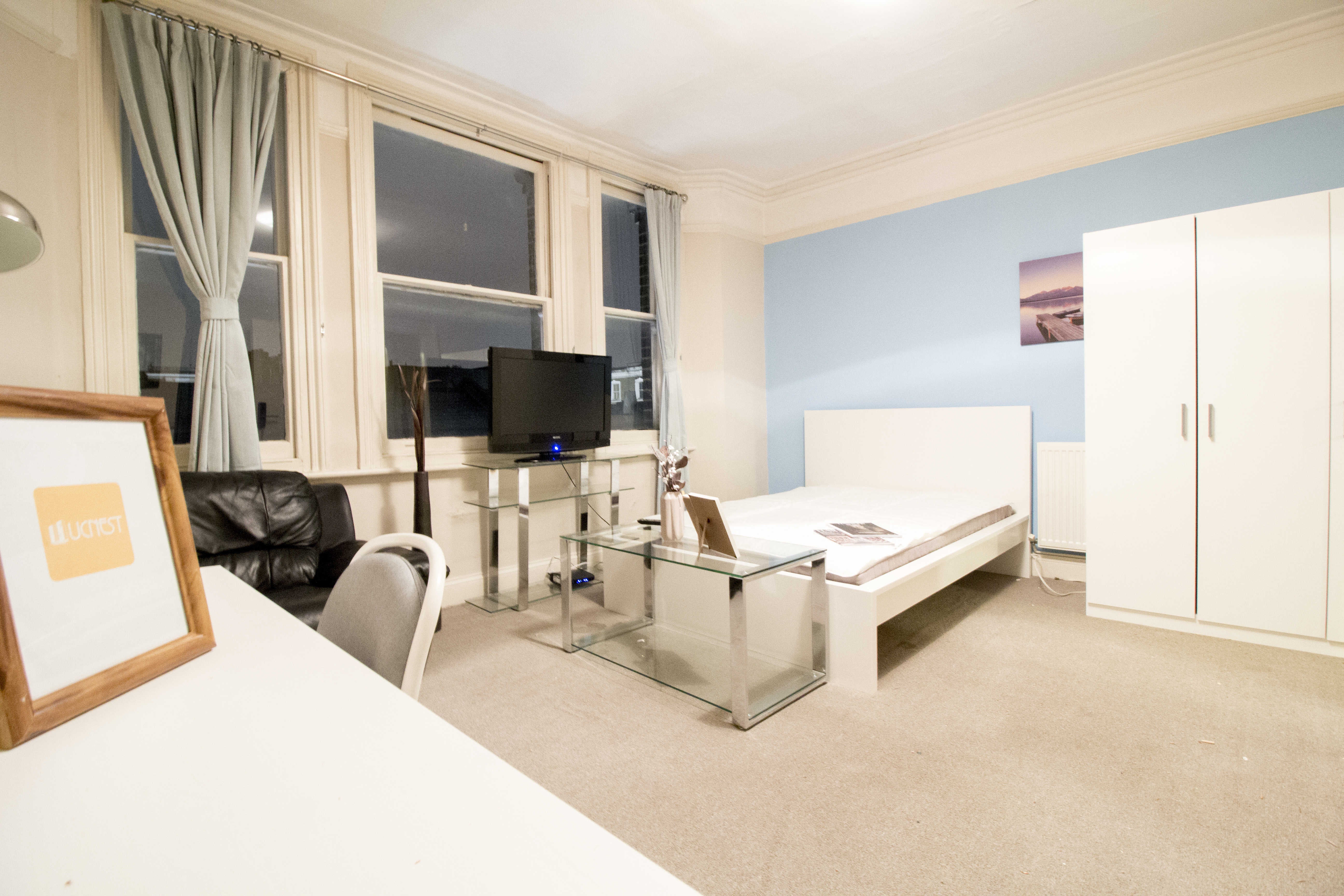 Flat Kenway Road in Greater London