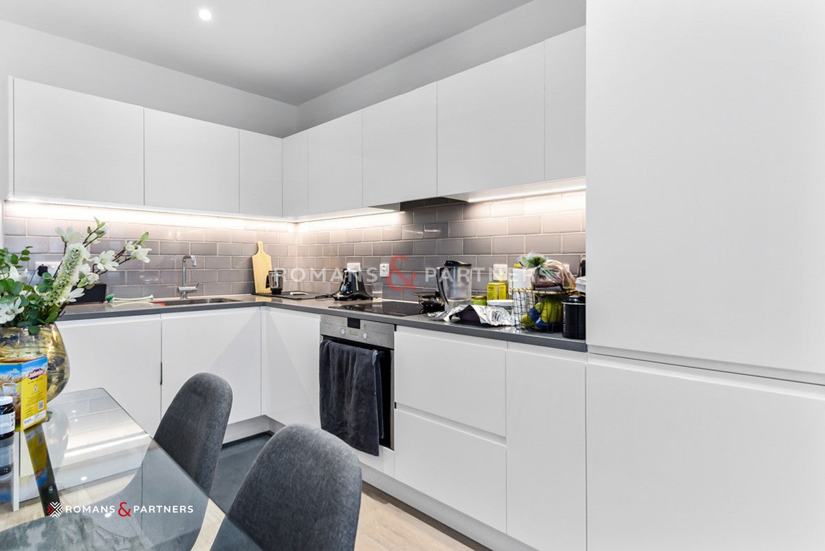 Flat Bonnet Street in Greater London