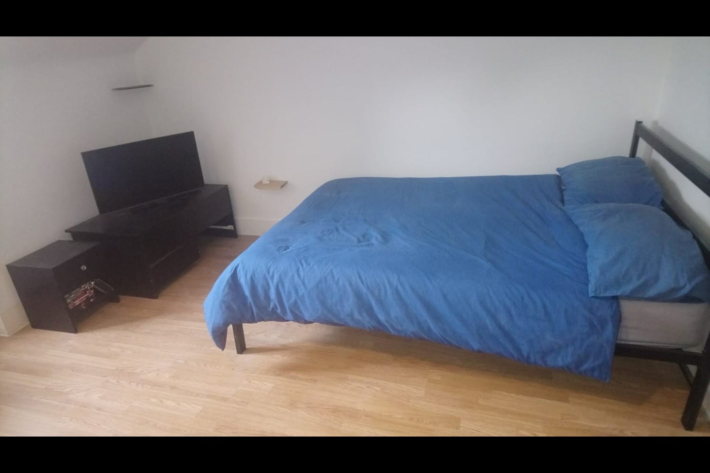 Room Greenhill Road in Greater London
