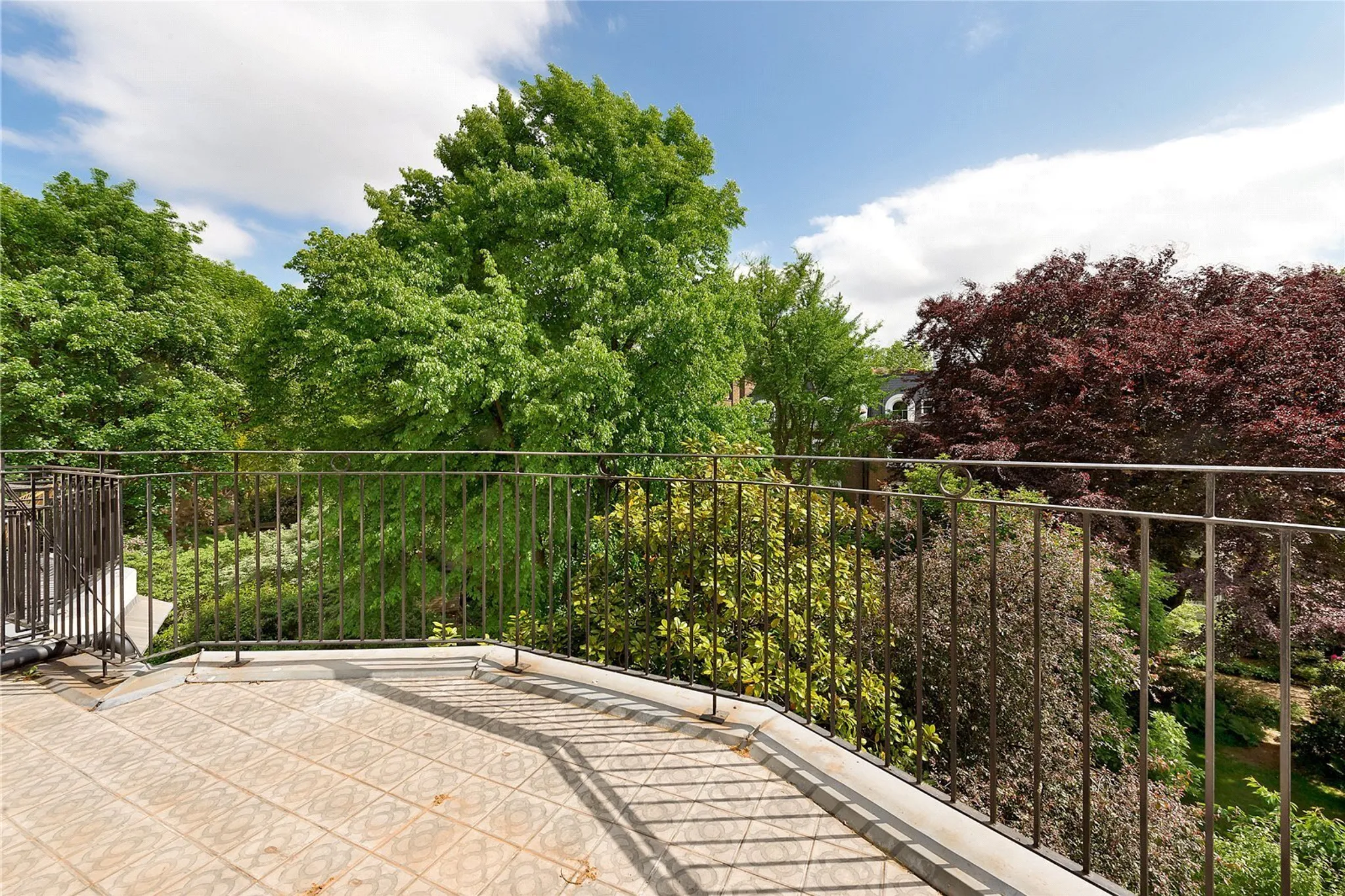Flat Gledhow Gardens in Greater London