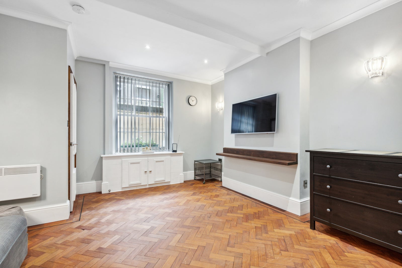 Flat Kensington Mall in Greater London