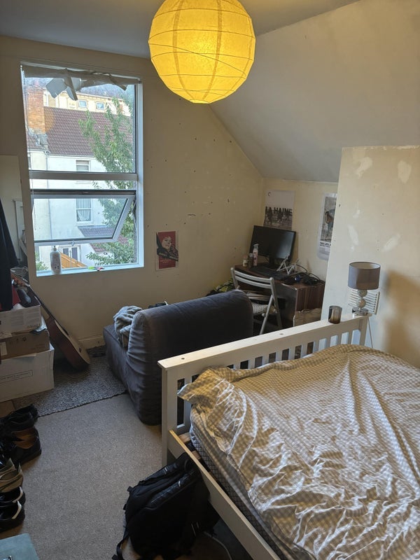 Room Gloucester Road in Bristol