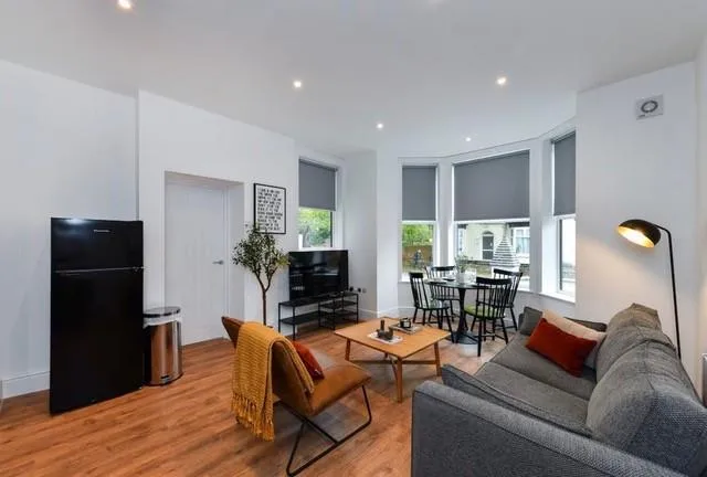 Flat Dovecote Lane in Nottingham
