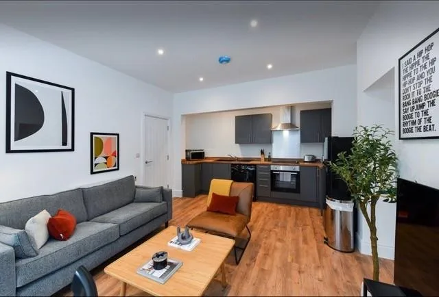 Flat Dovecote Lane in Nottingham