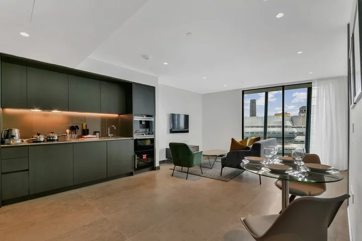Flat Blackfriars Road in Greater London