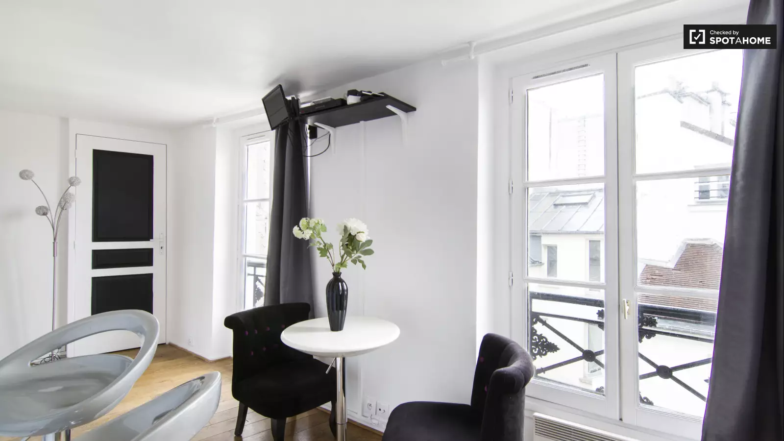 Flat Rue des Écouffes in Paris