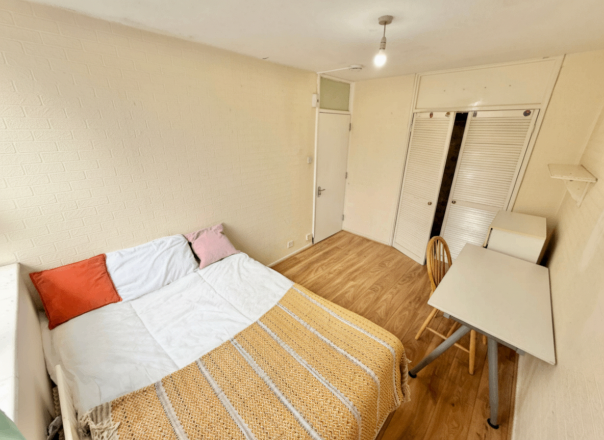 Flat Ricardo Street in Greater London