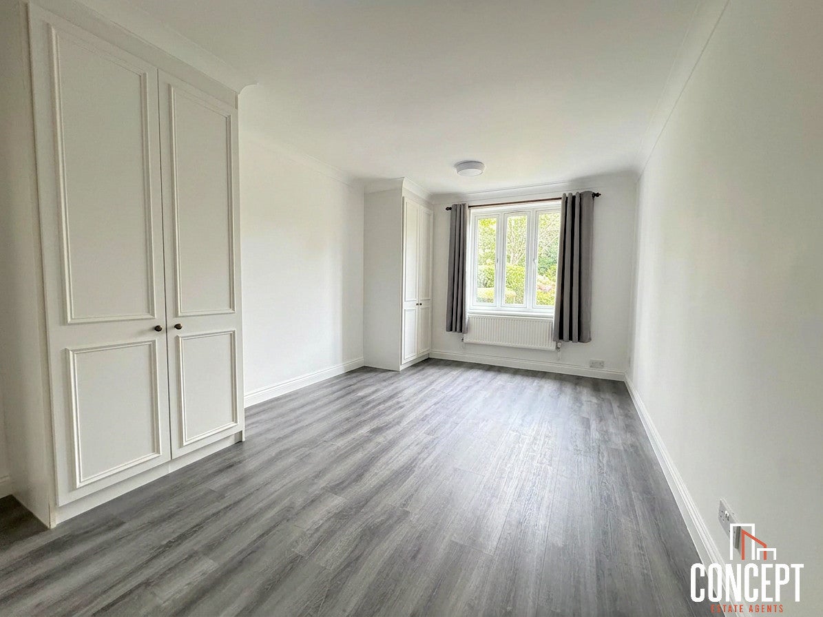 Flat Nursery Road in Greater London