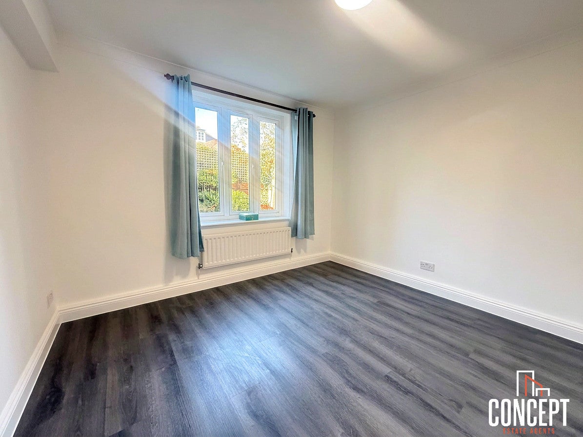 Flat Nursery Road in Greater London